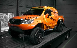 Toyota Hilux V8 - Bastion Hotels Dakar Team